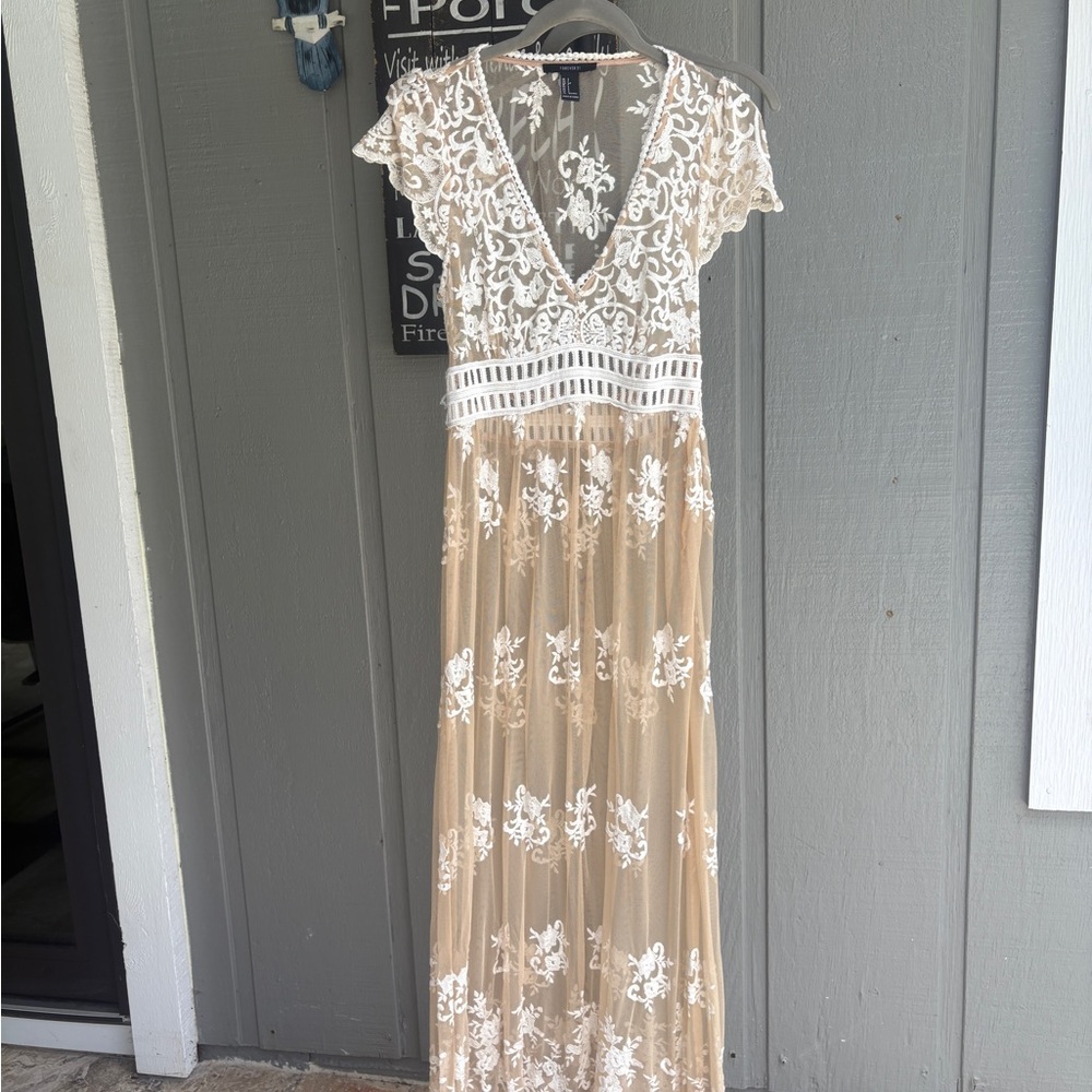 NWOT, Forever 21 Tan Pink Flutter Sleeve V-Neck Mesh Embroidered Gown - Picture 3 of 9